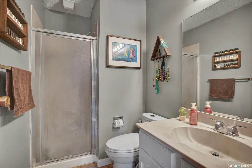 523 Pendygrasse Road Saskatoon SK S7M 5N4