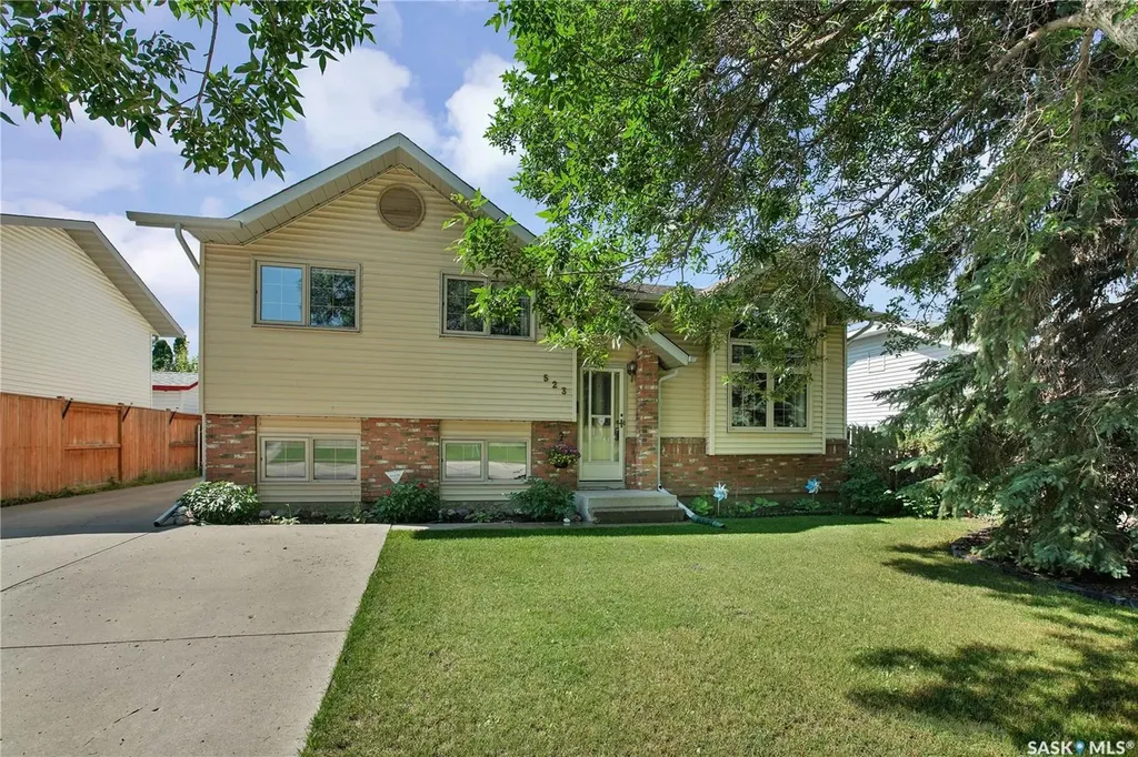 523 Pendygrasse Road Saskatoon SK S7M 5N4