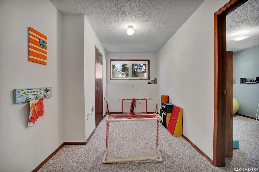 523 Pendygrasse Road Saskatoon SK S7M 5N4