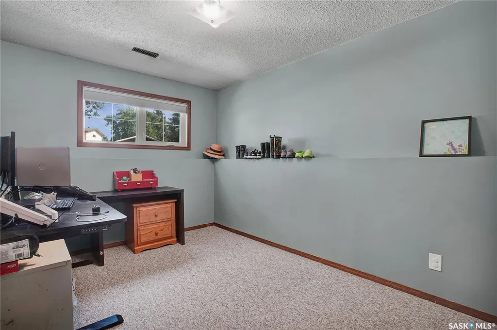 523 Pendygrasse Road Saskatoon SK S7M 5N4