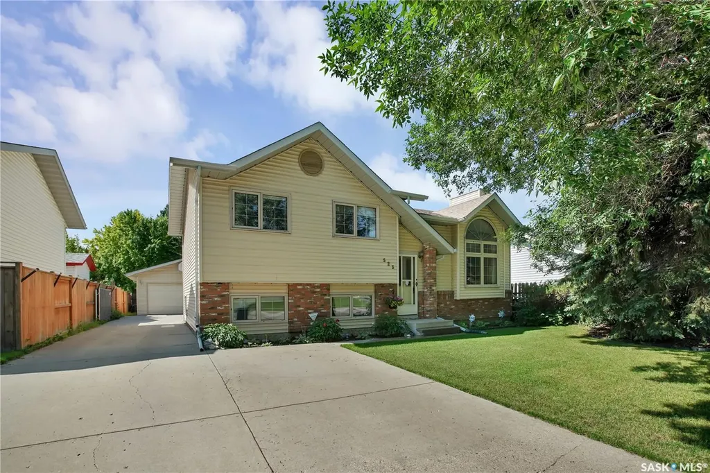523 Pendygrasse Road Saskatoon SK S7M 5N4