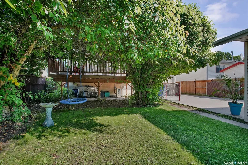 523 Pendygrasse Road Saskatoon SK S7M 5N4