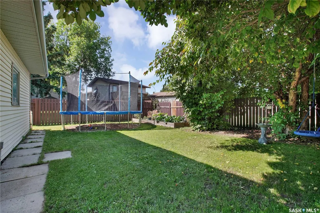 523 Pendygrasse Road Saskatoon SK S7M 5N4