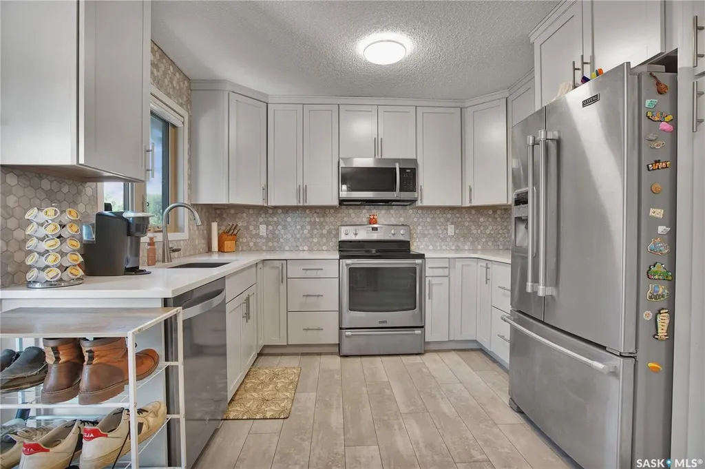 523 Pendygrasse Road Saskatoon SK S7M 5N4