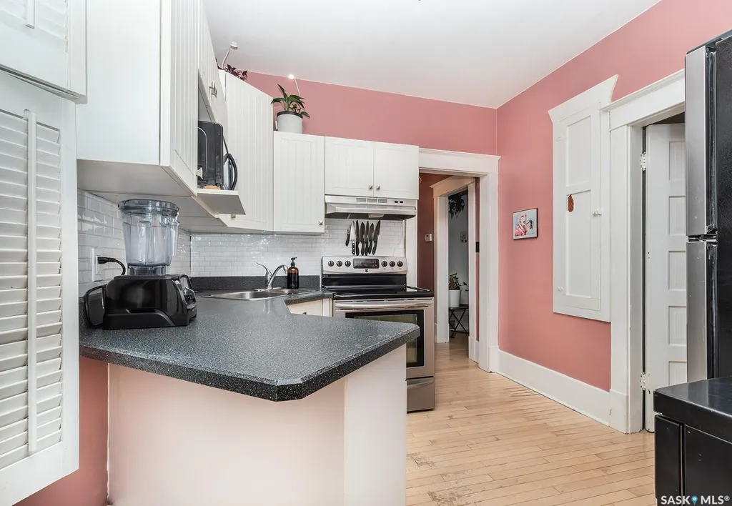 840 8th Avenue N Saskatoon SK S7K 2X2