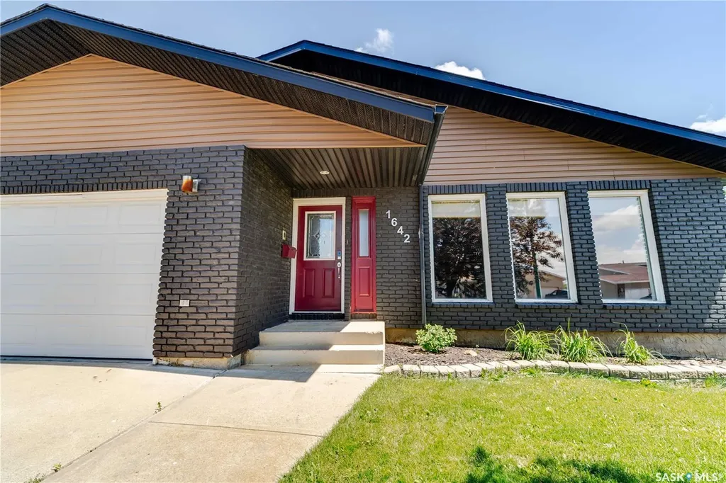 1642 Bingham Road Moose Jaw SK S6H 7R8