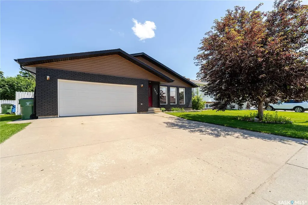 1642 Bingham Road Moose Jaw SK S6H 7R8