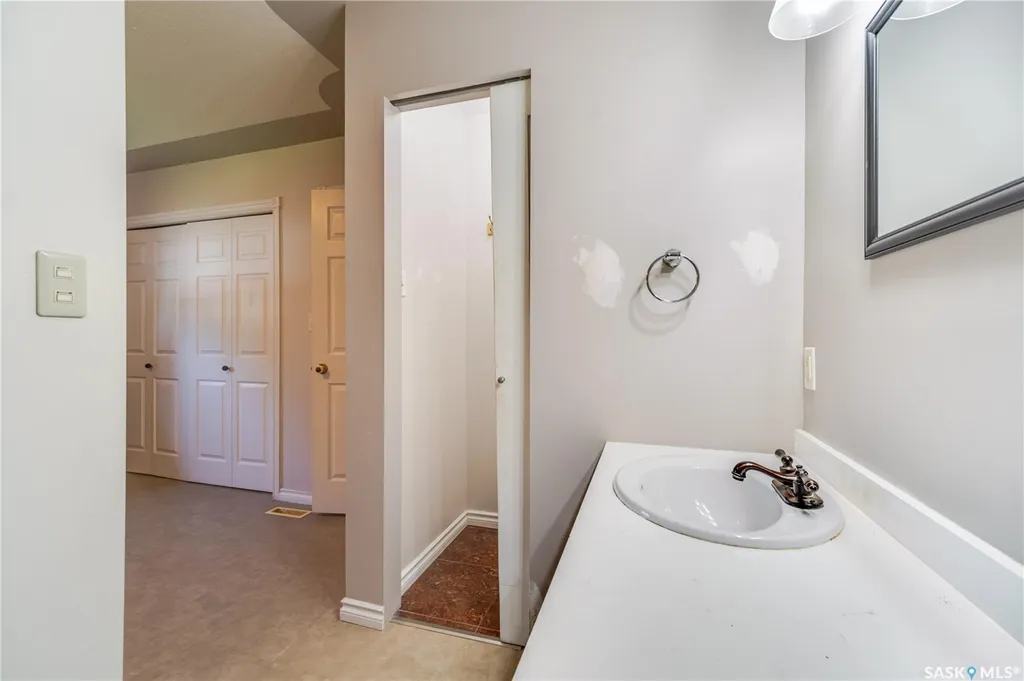 1642 Bingham Road Moose Jaw SK S6H 7R8