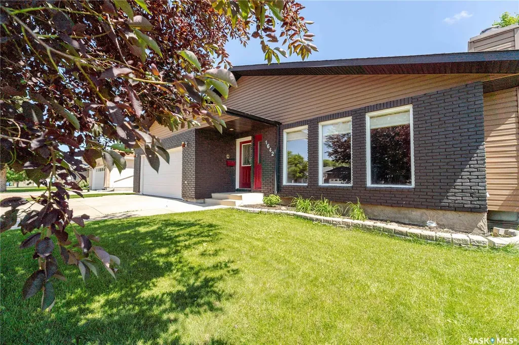 1642 Bingham Road Moose Jaw SK S6H 7R8