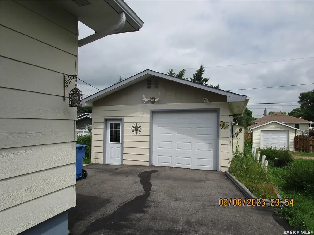 508 6th Avenue W Assiniboia SK S0H 0B0