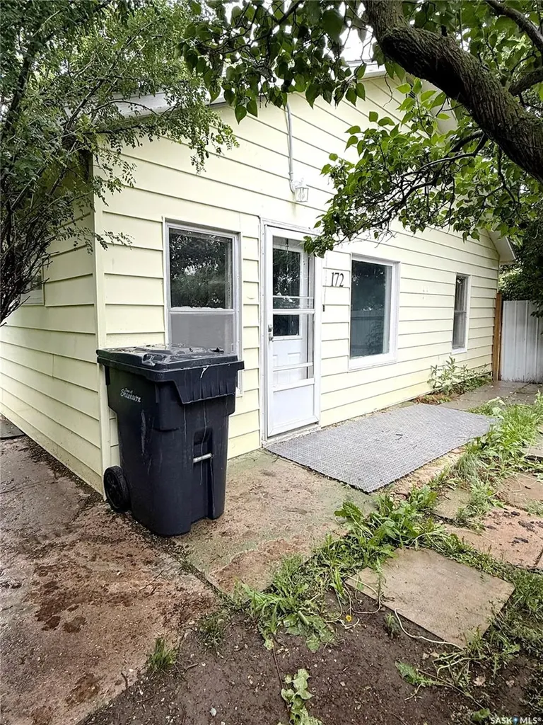 172 4th Street E Shaunavon SK S0N 2M0