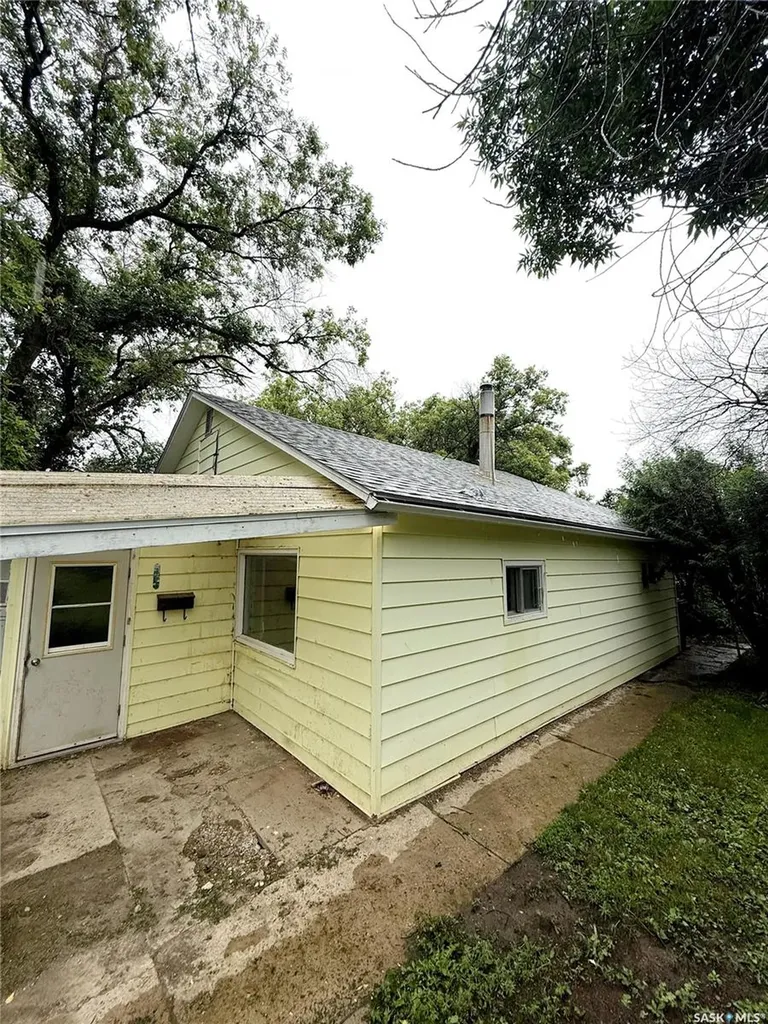 172 4th Street E Shaunavon SK S0N 2M0