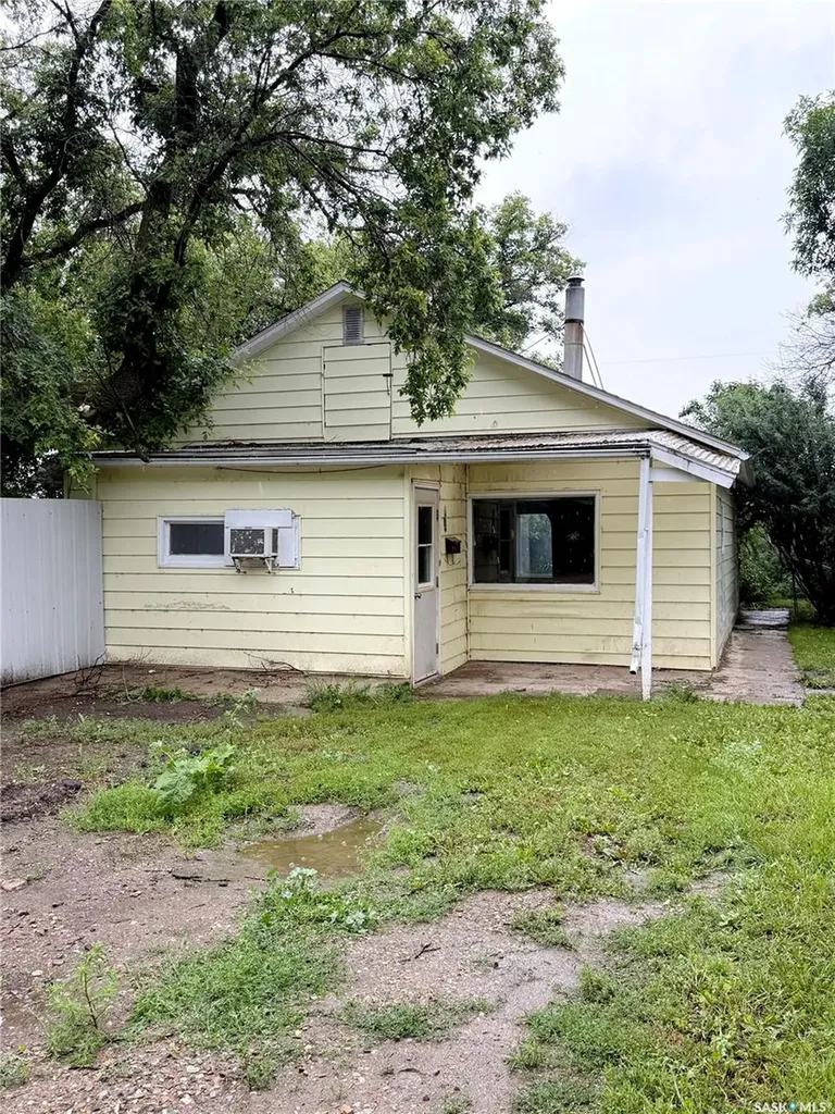 172 4th Street E Shaunavon SK S0N 2M0