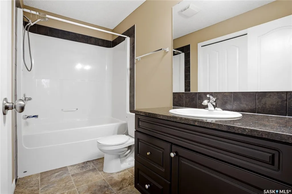 3814 Dewdney Avenue E Regina SK S4Z 0A6