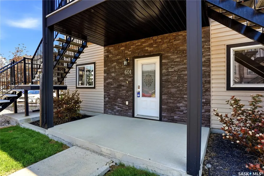 3814 Dewdney Avenue E Regina SK S4Z 0A6