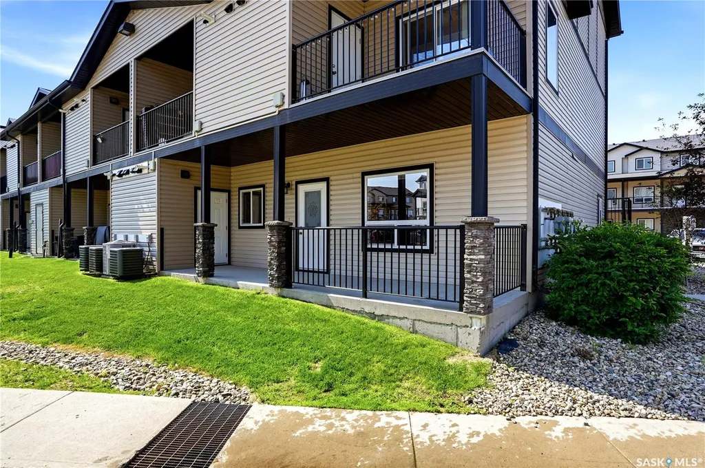 3814 Dewdney Avenue E Regina SK S4Z 0A6