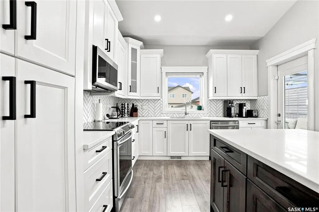 670 Fast Crescent Saskatoon SK S7W 0X1