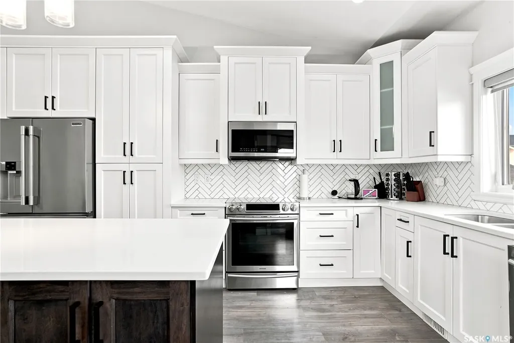 670 Fast Crescent Saskatoon SK S7W 0X1