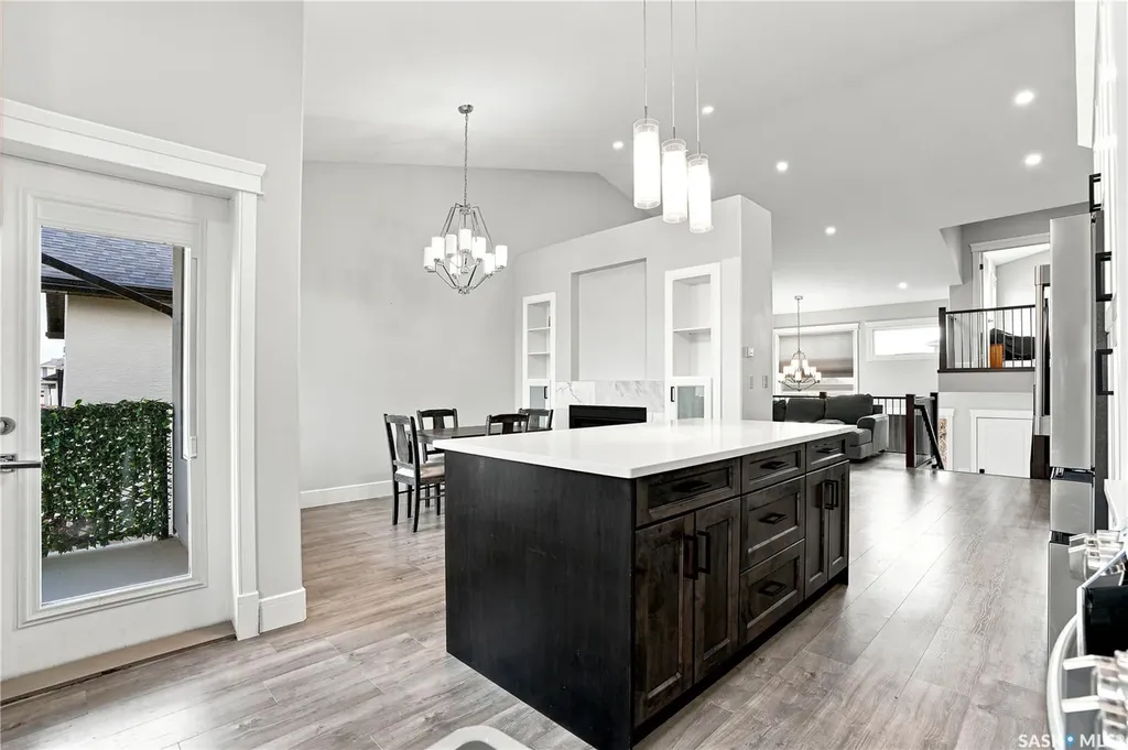 670 Fast Crescent Saskatoon SK S7W 0X1