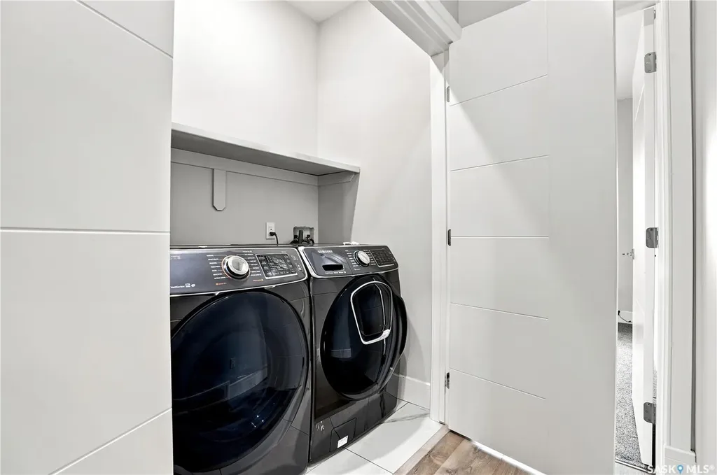670 Fast Crescent Saskatoon SK S7W 0X1