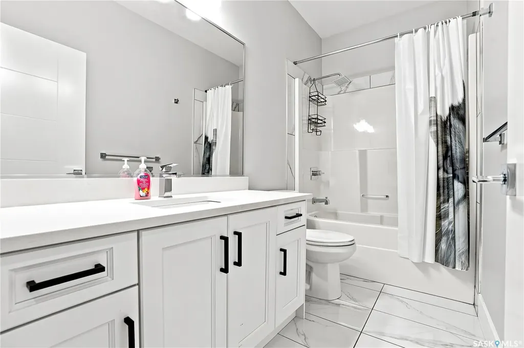 670 Fast Crescent Saskatoon SK S7W 0X1