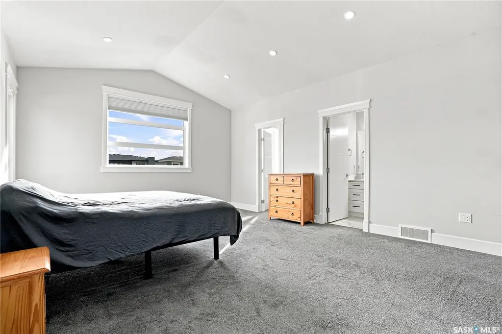 670 Fast Crescent Saskatoon SK S7W 0X1