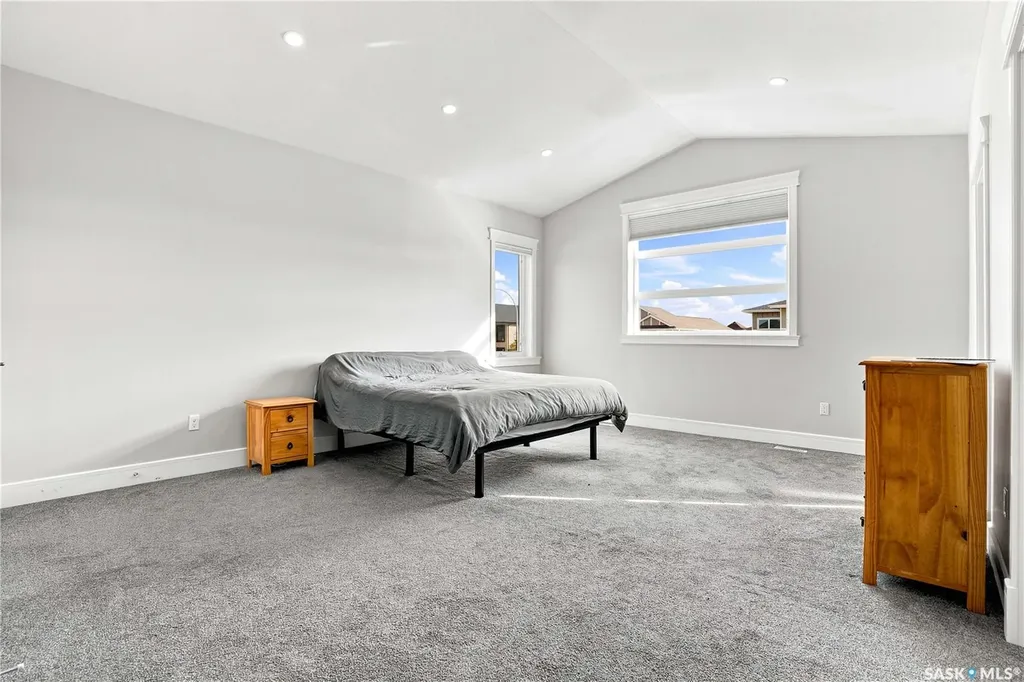670 Fast Crescent Saskatoon SK S7W 0X1