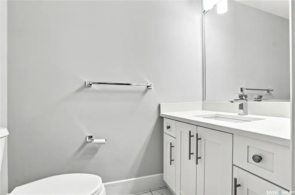 670 Fast Crescent Saskatoon SK S7W 0X1