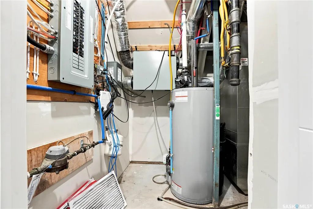 670 Fast Crescent Saskatoon SK S7W 0X1