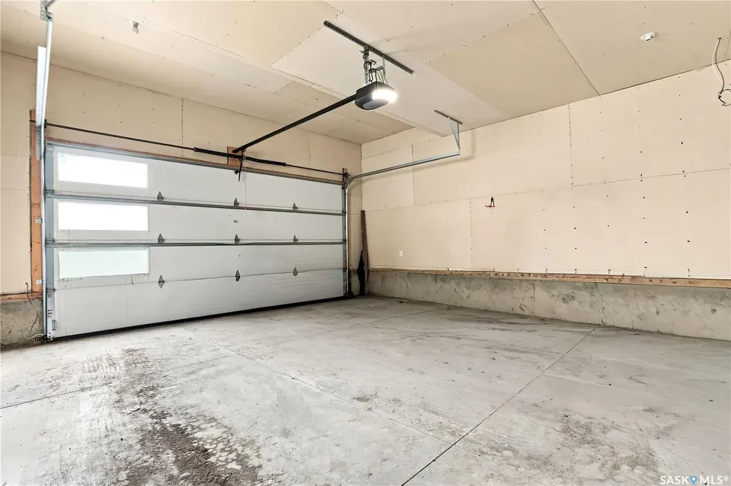670 Fast Crescent Saskatoon SK S7W 0X1