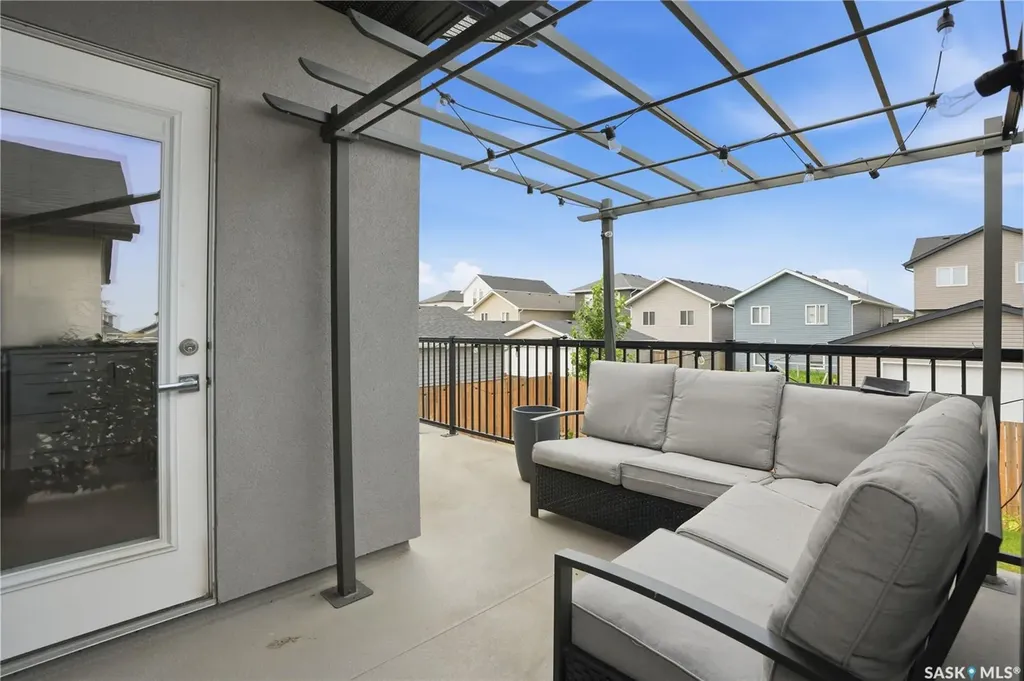 670 Fast Crescent Saskatoon SK S7W 0X1