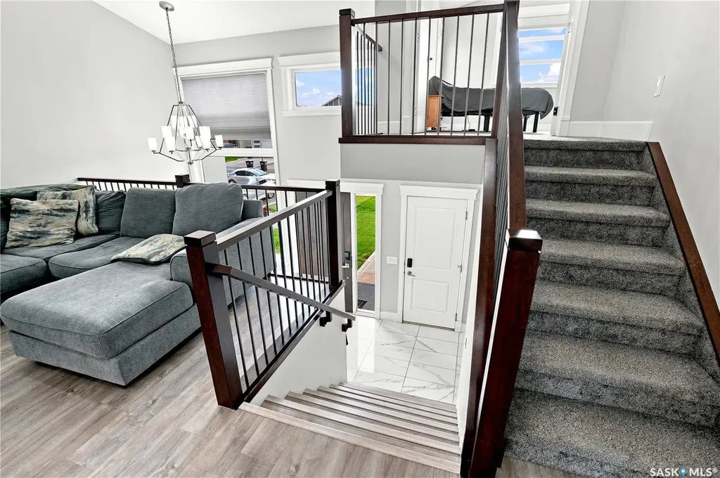 670 Fast Crescent Saskatoon SK S7W 0X1