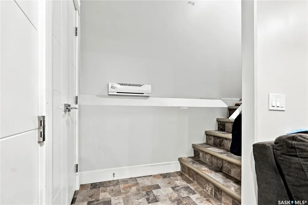 670 Fast Crescent Saskatoon SK S7W 0X1
