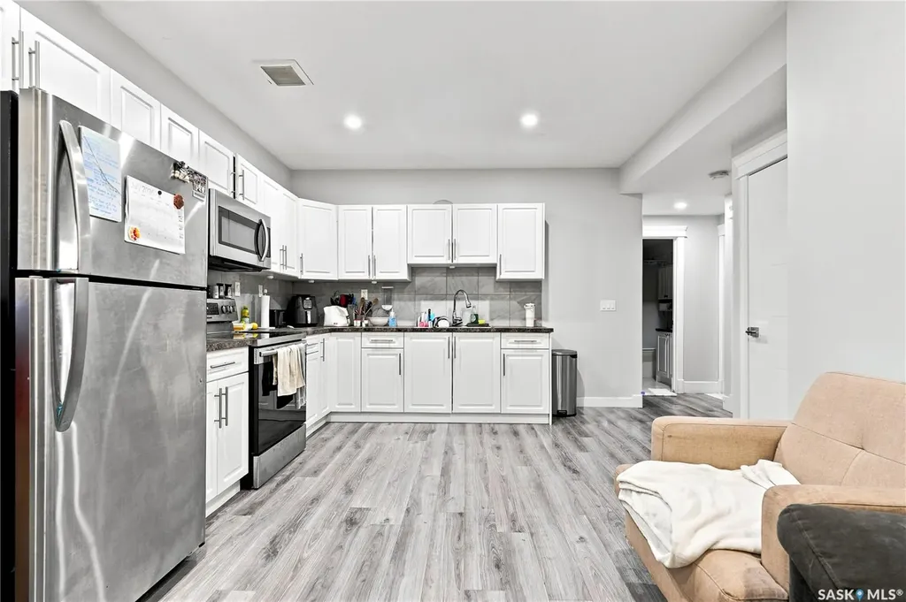 670 Fast Crescent Saskatoon SK S7W 0X1