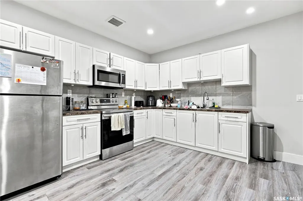 670 Fast Crescent Saskatoon SK S7W 0X1