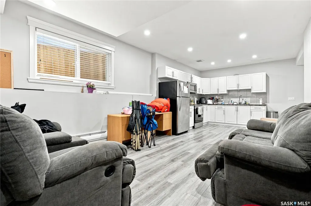 670 Fast Crescent Saskatoon SK S7W 0X1