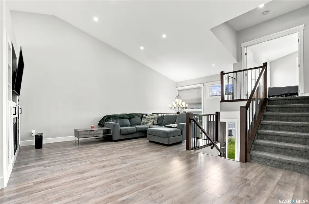 670 Fast Crescent Saskatoon SK S7W 0X1