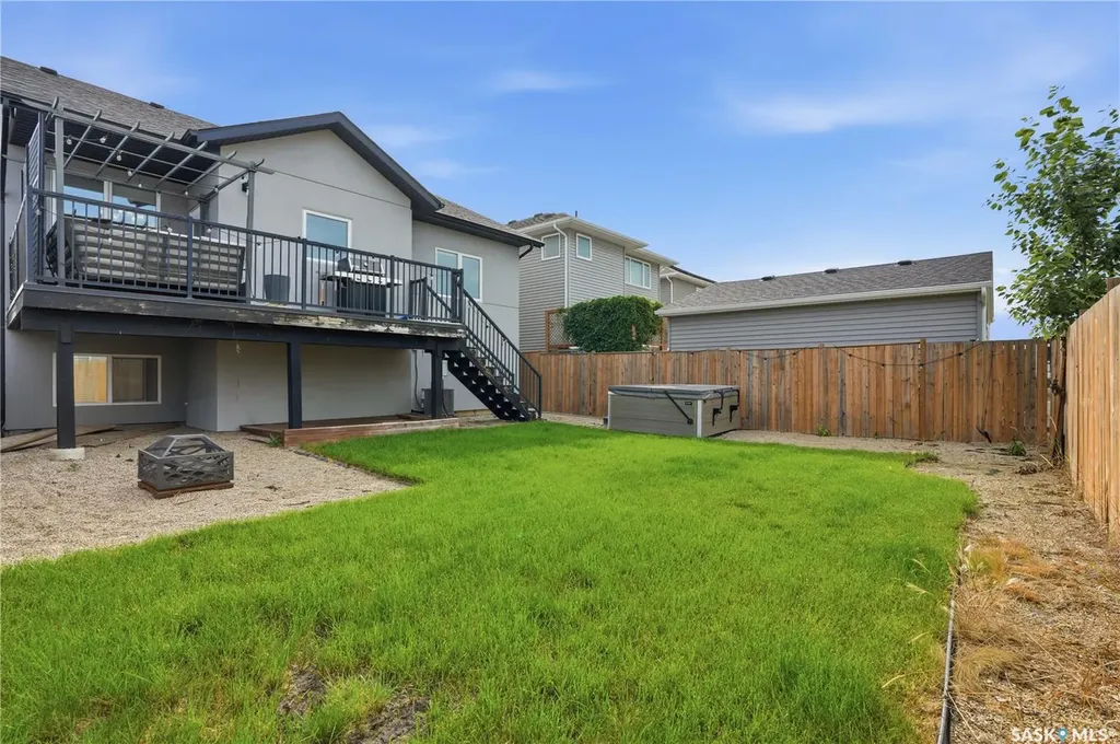 670 Fast Crescent Saskatoon SK S7W 0X1