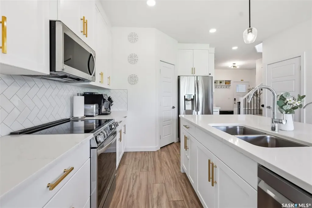421 Germain Manor Saskatoon SK S7V 0V1
