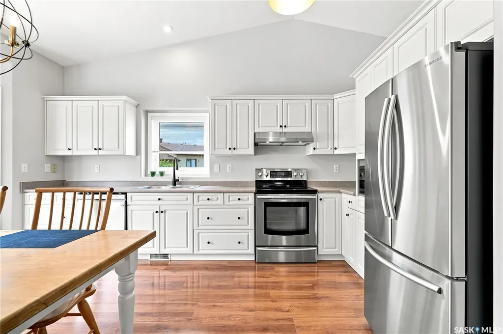 605 Perehudoff Crescent Saskatoon SK S7N 4N7