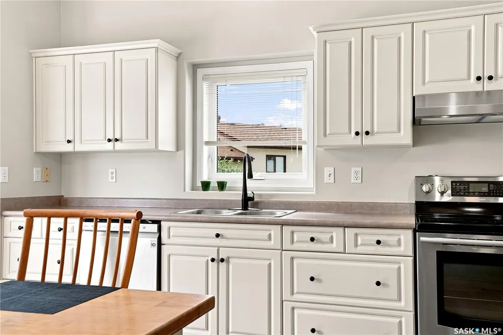 605 Perehudoff Crescent Saskatoon SK S7N 4N7