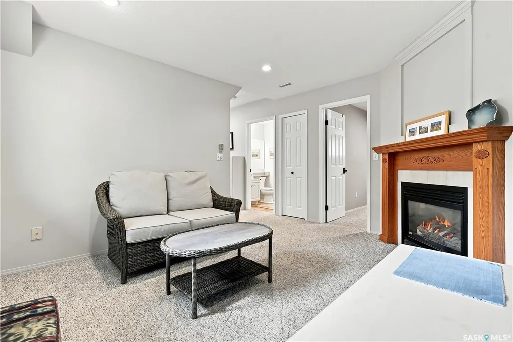 605 Perehudoff Crescent Saskatoon SK S7N 4N7
