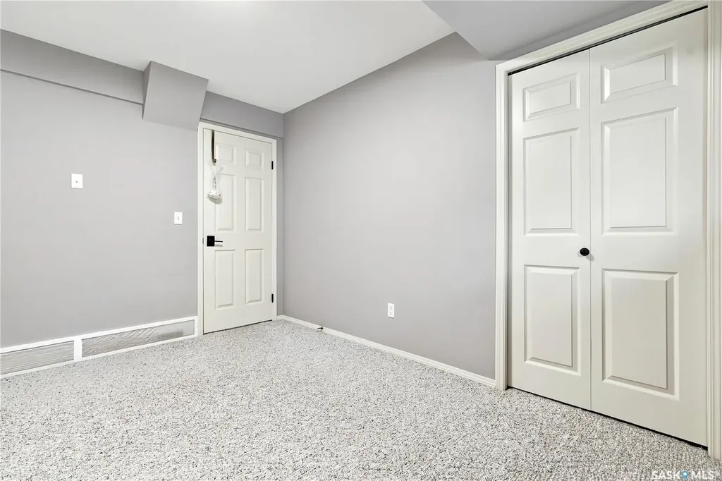 605 Perehudoff Crescent Saskatoon SK S7N 4N7