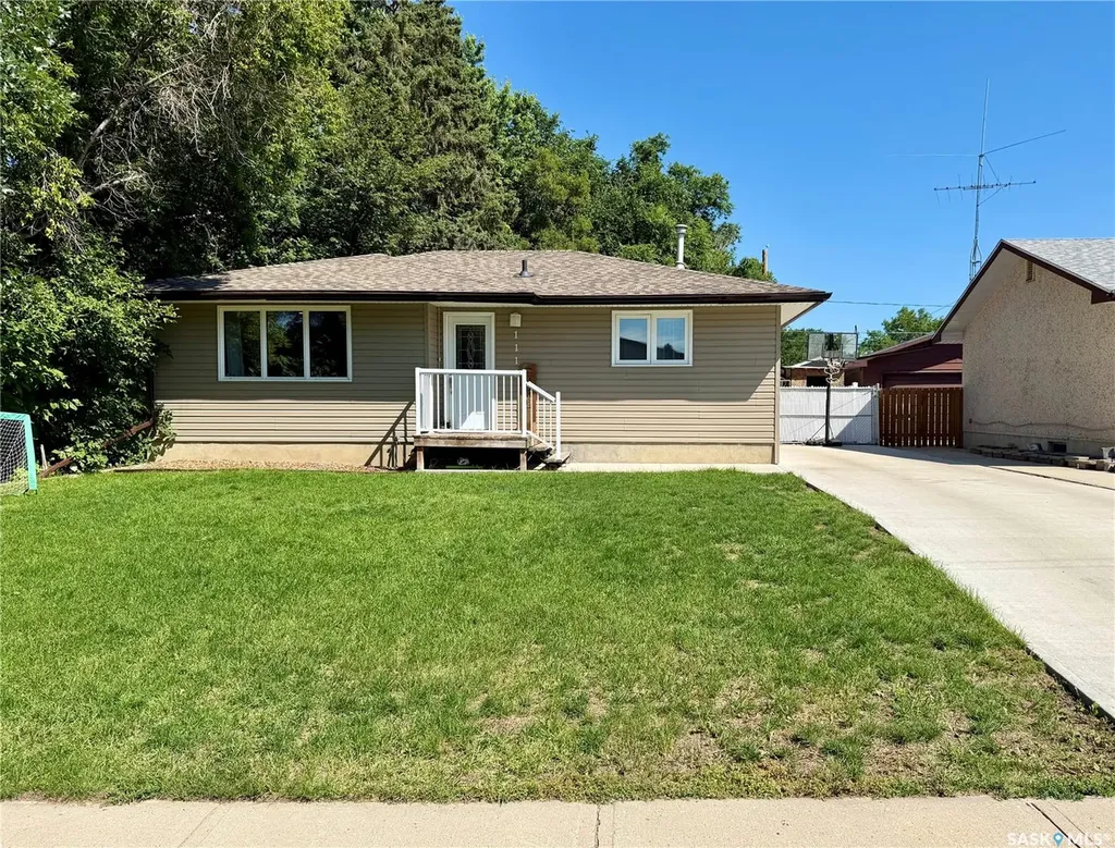 1110 Hastings Street Moose Jaw SK S6H 5R9