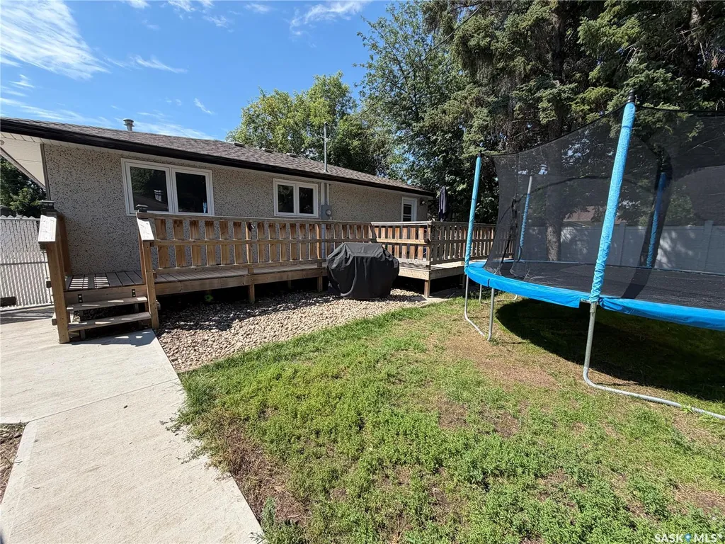 1110 Hastings Street Moose Jaw SK S6H 5R9