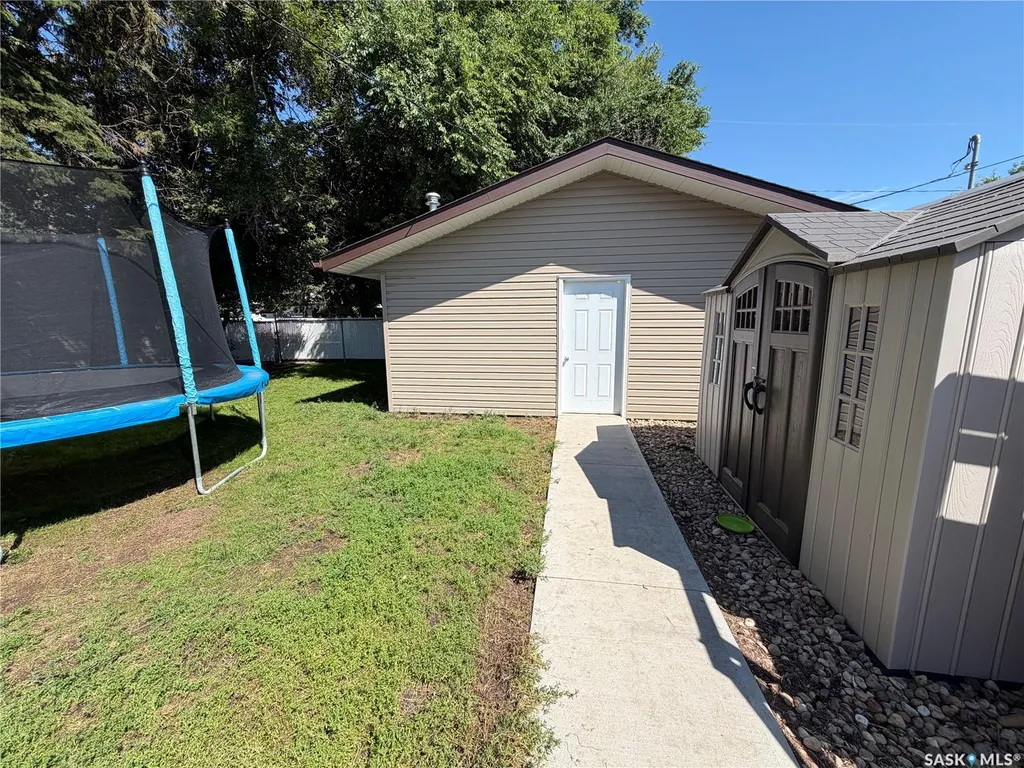 1110 Hastings Street Moose Jaw SK S6H 5R9