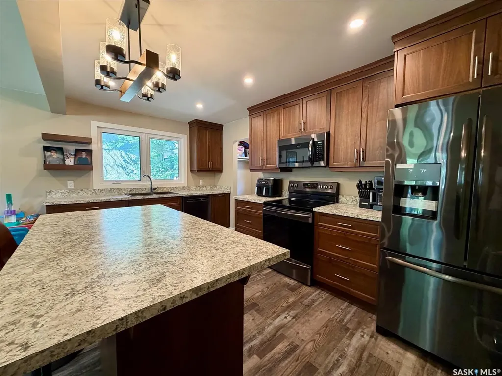 1110 Hastings Street Moose Jaw SK S6H 5R9