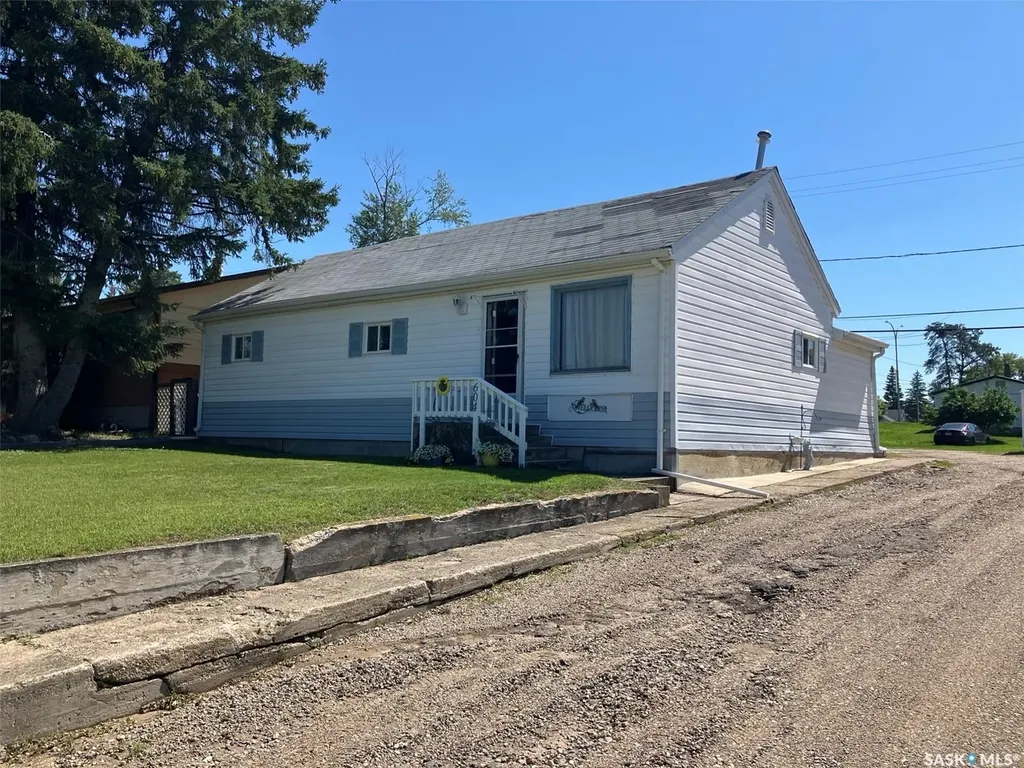 604 Railway Avenue W Nipawin SK S0E 1E0