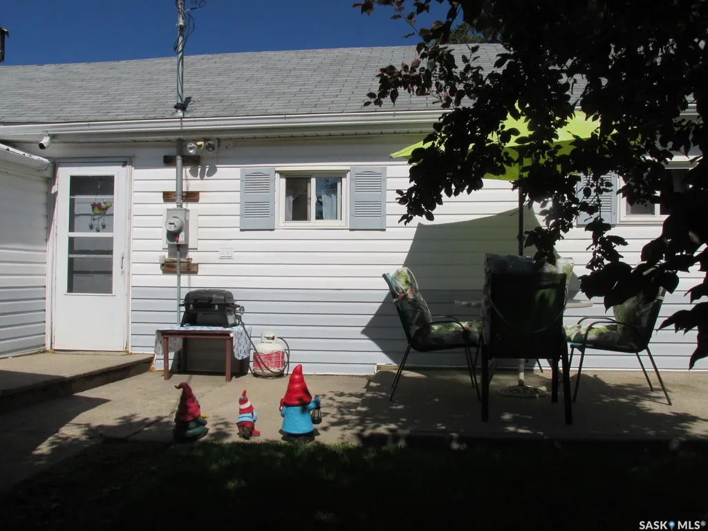 604 Railway Avenue W Nipawin SK S0E 1E0