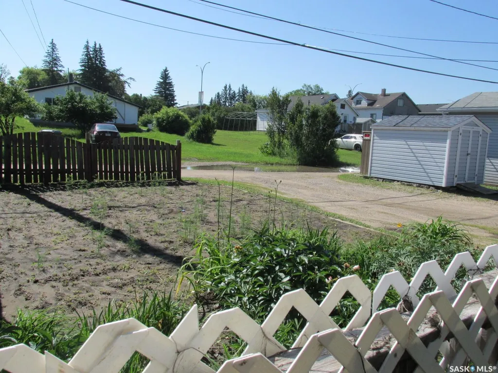 604 Railway Avenue W Nipawin SK S0E 1E0